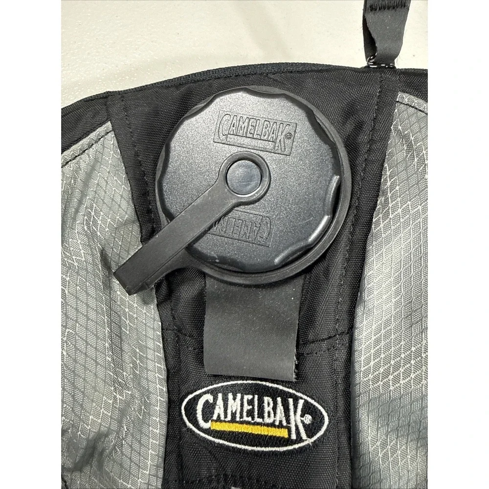 CamelBak Gray 45 oz 1.3 L Hydration Water‎ Pack Hip Lumbar Flashflo w/Bladder